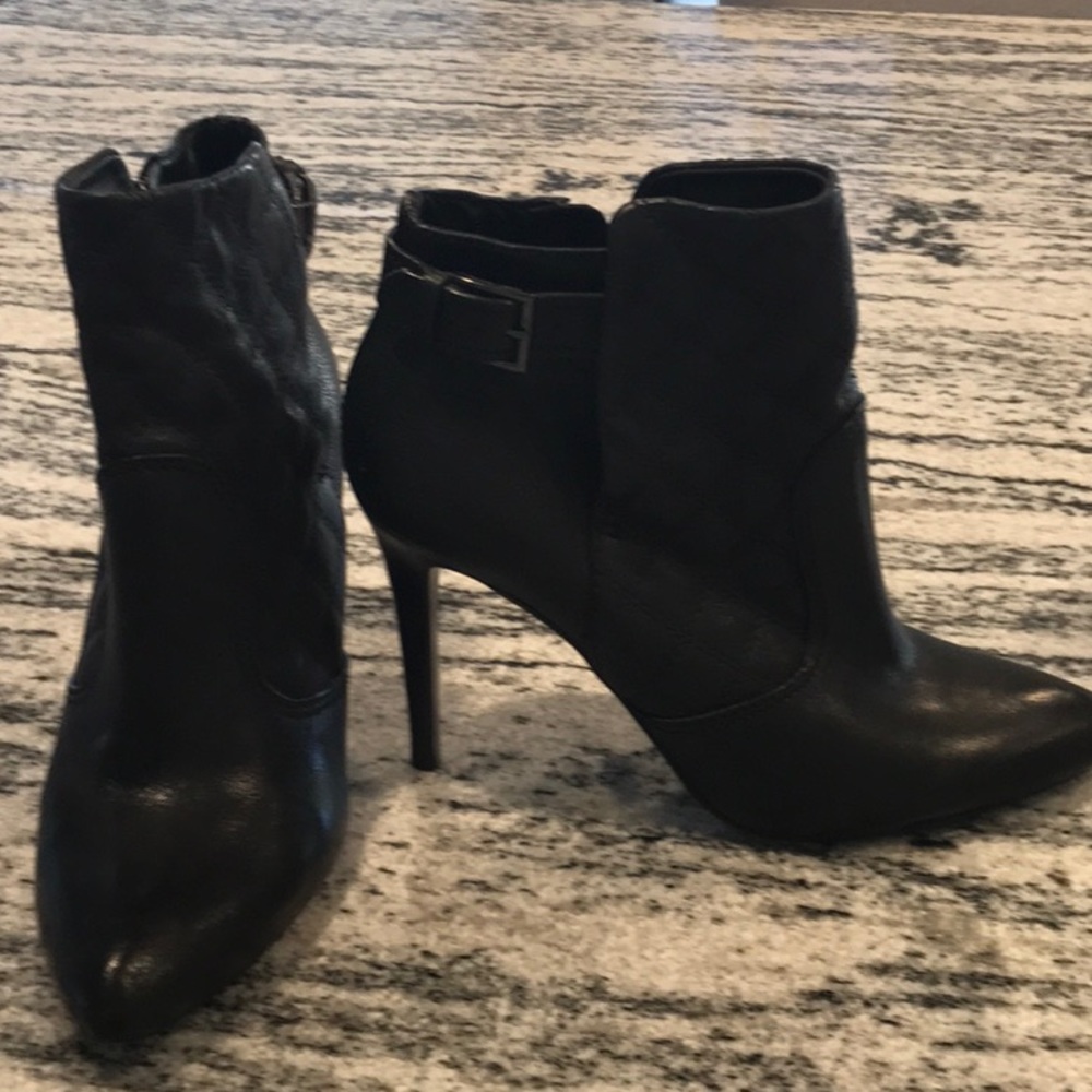 Tory Burch  black leather ankle boots